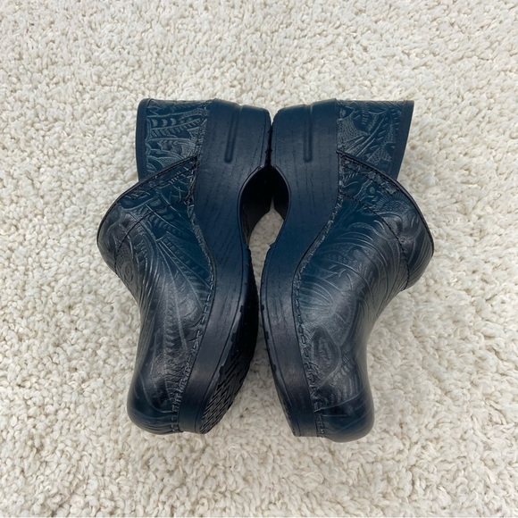Dansko Women’s Embossed Clogs Mules Black Size 38 - Picture 3 of 9